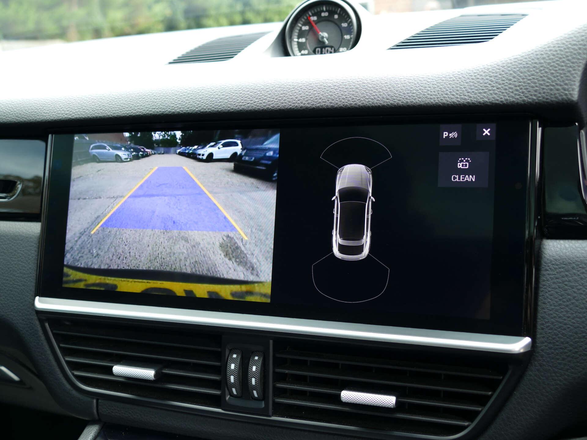 Porsche Cayenne view 37