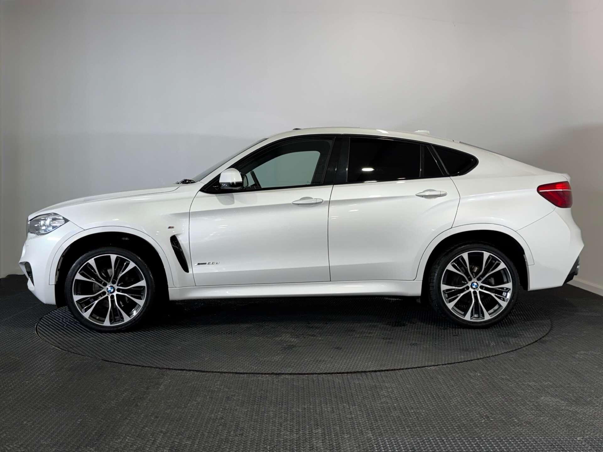 BMW X6 view 4