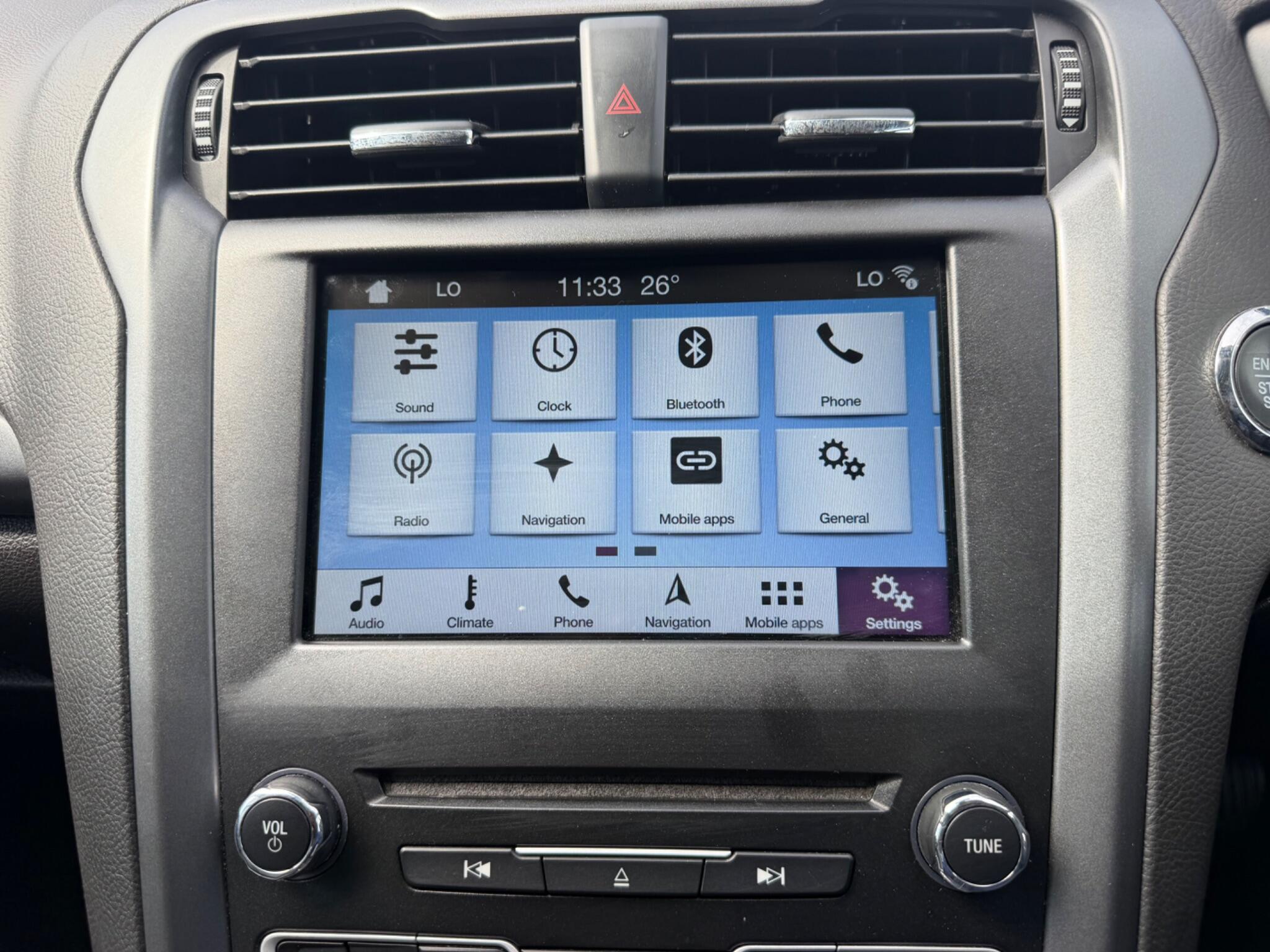 Ford Mondeo view 23