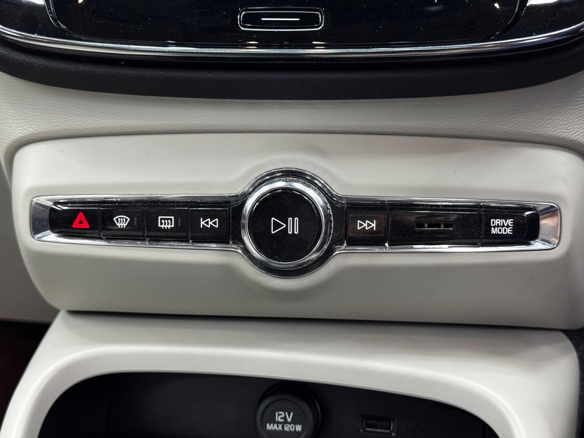 Volvo XC40 view 27