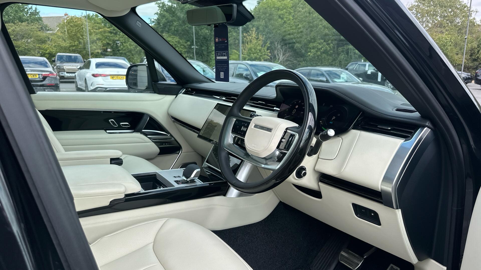 Land Rover Range Rover view 9