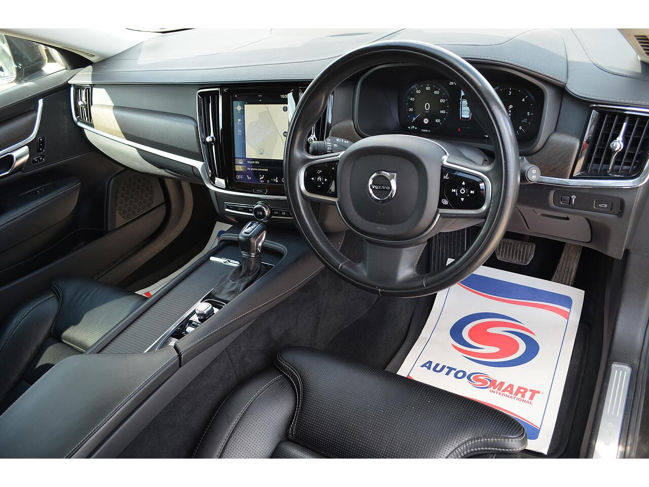Volvo V90 Cross Country view 2