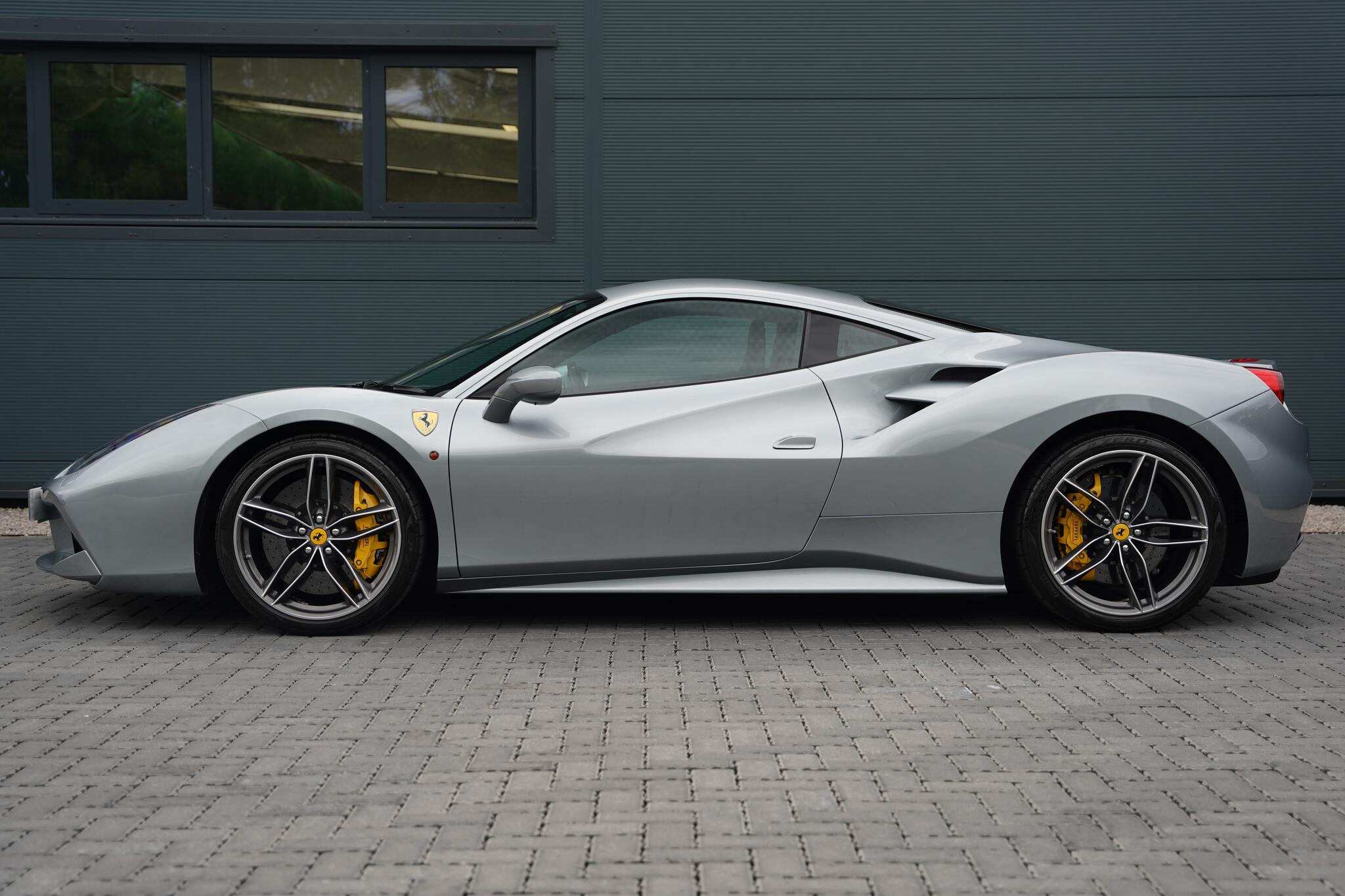 Ferrari 488 view 6