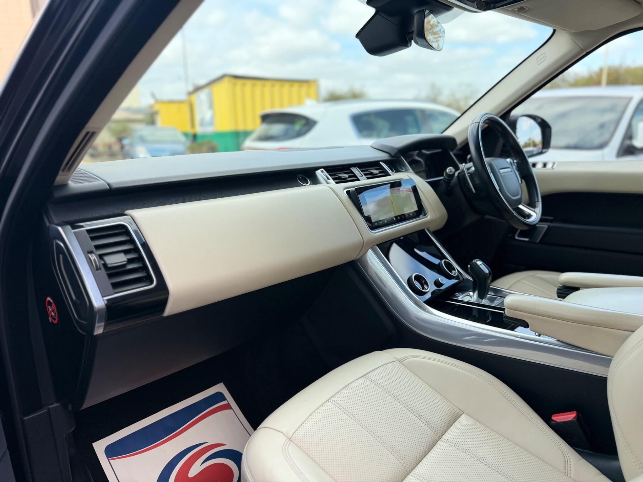Land Rover Range Rover Sport view 3
