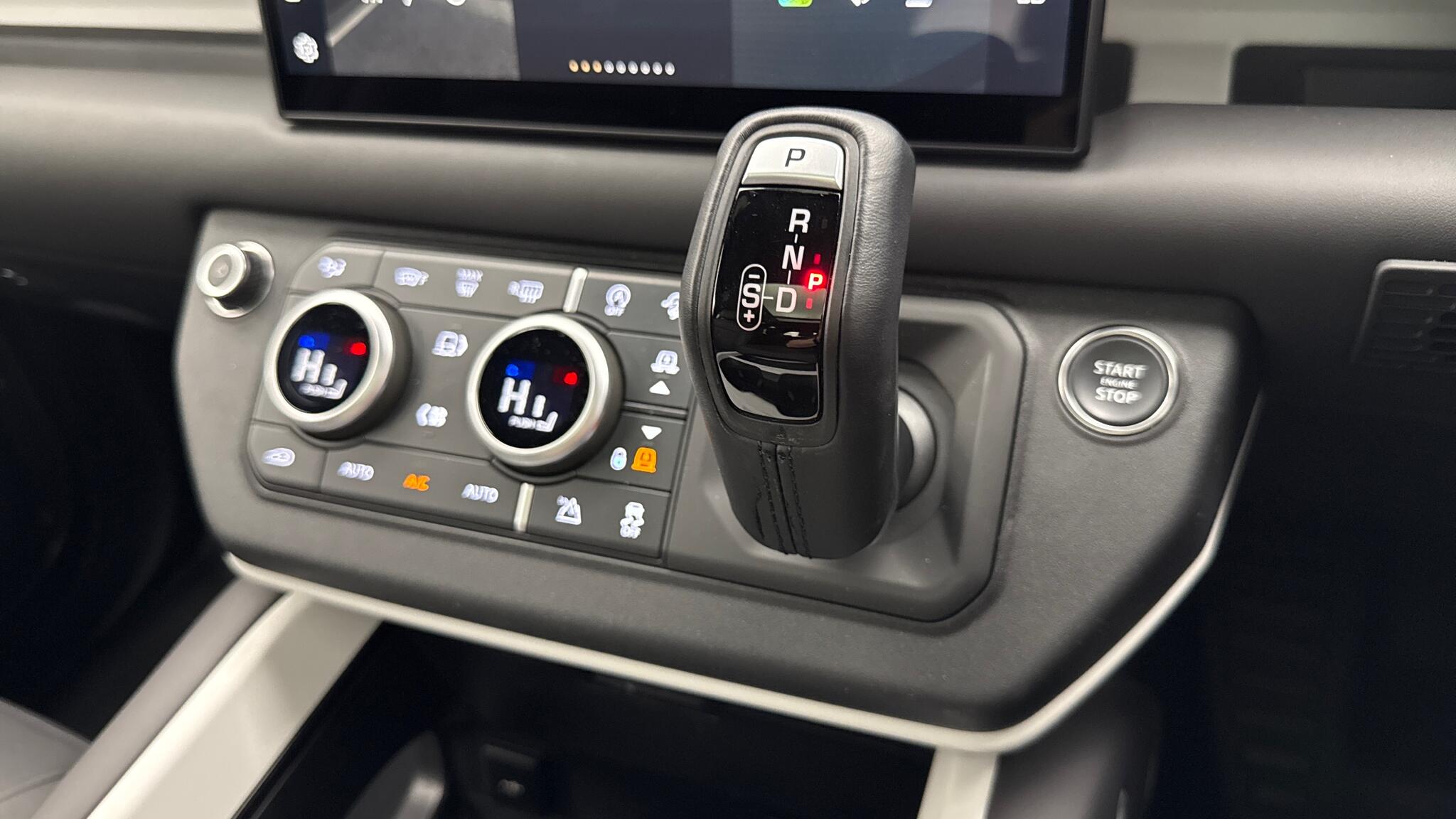 Land Rover Defender view 13