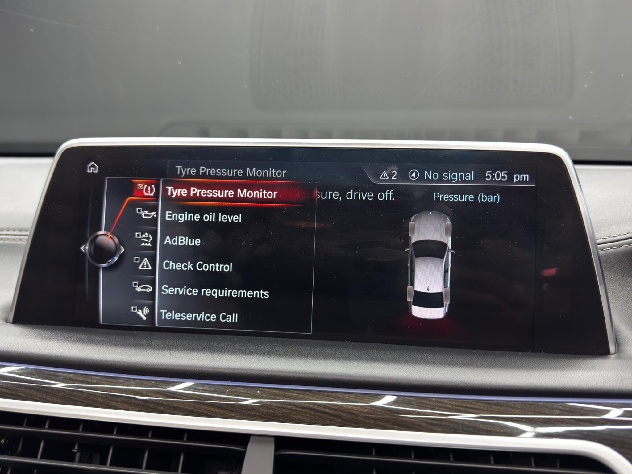 BMW 7 Series view 38