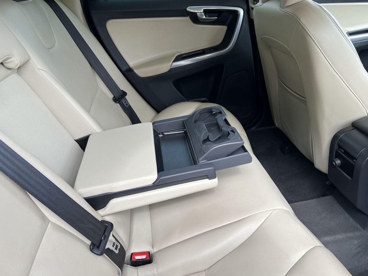 Volvo XC60 view 22