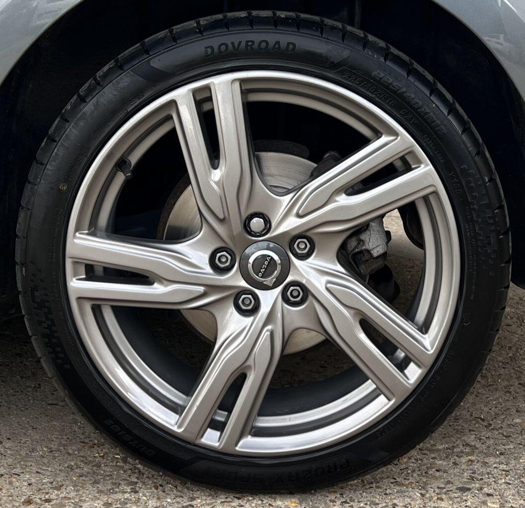 Volvo V40 view 13