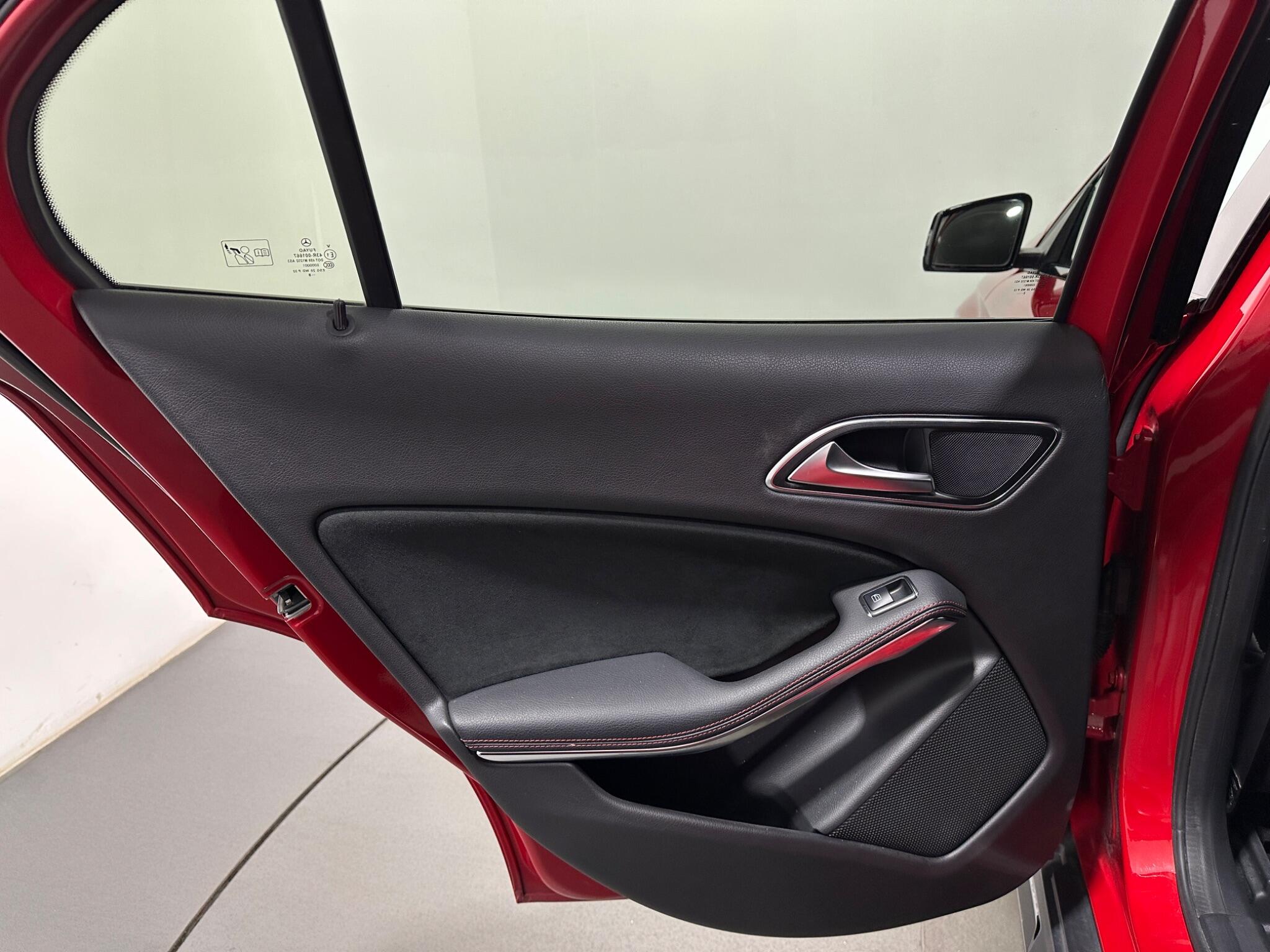 Mercedes-Benz Gla view 41