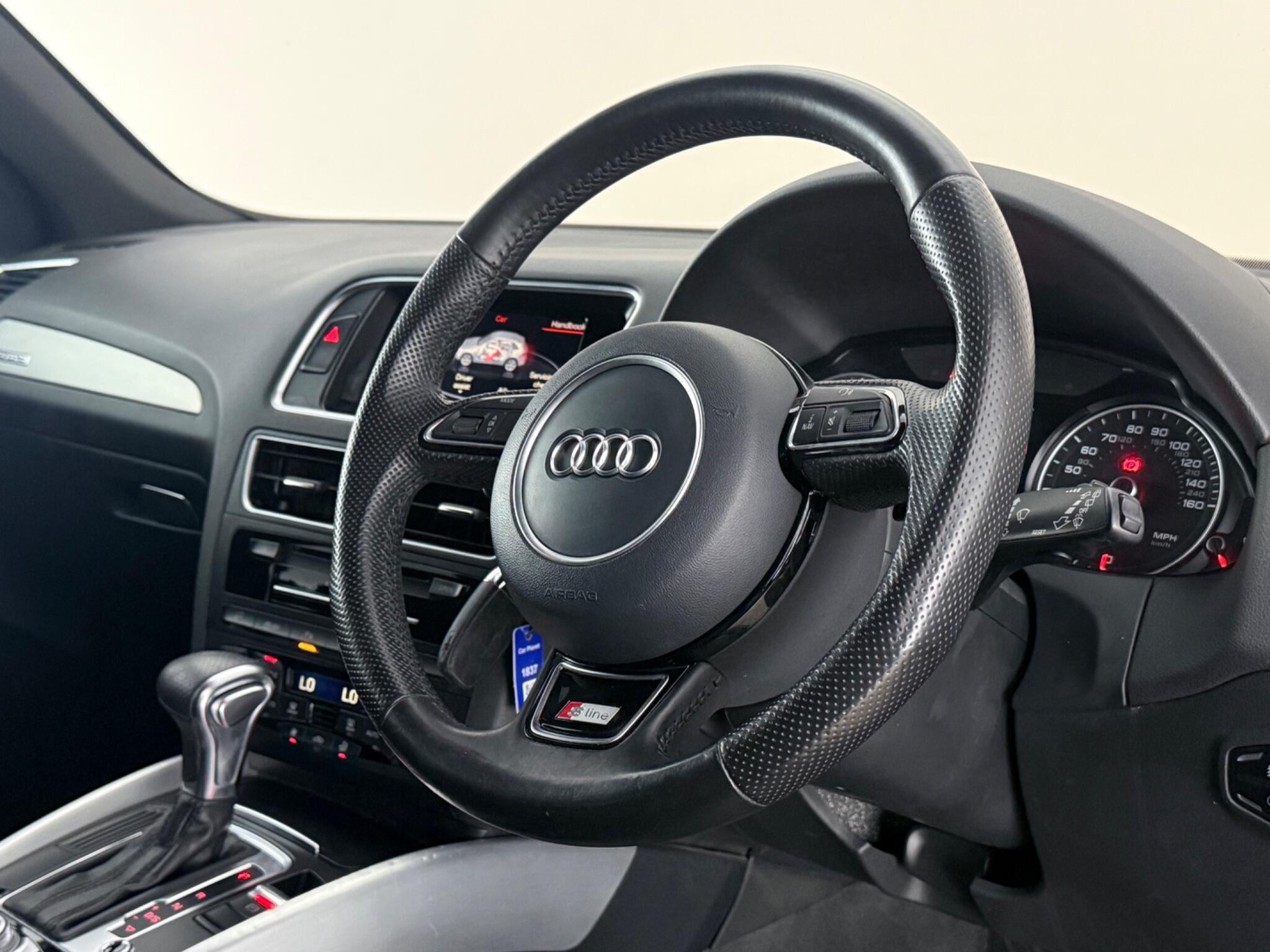 Audi Q5 view 3
