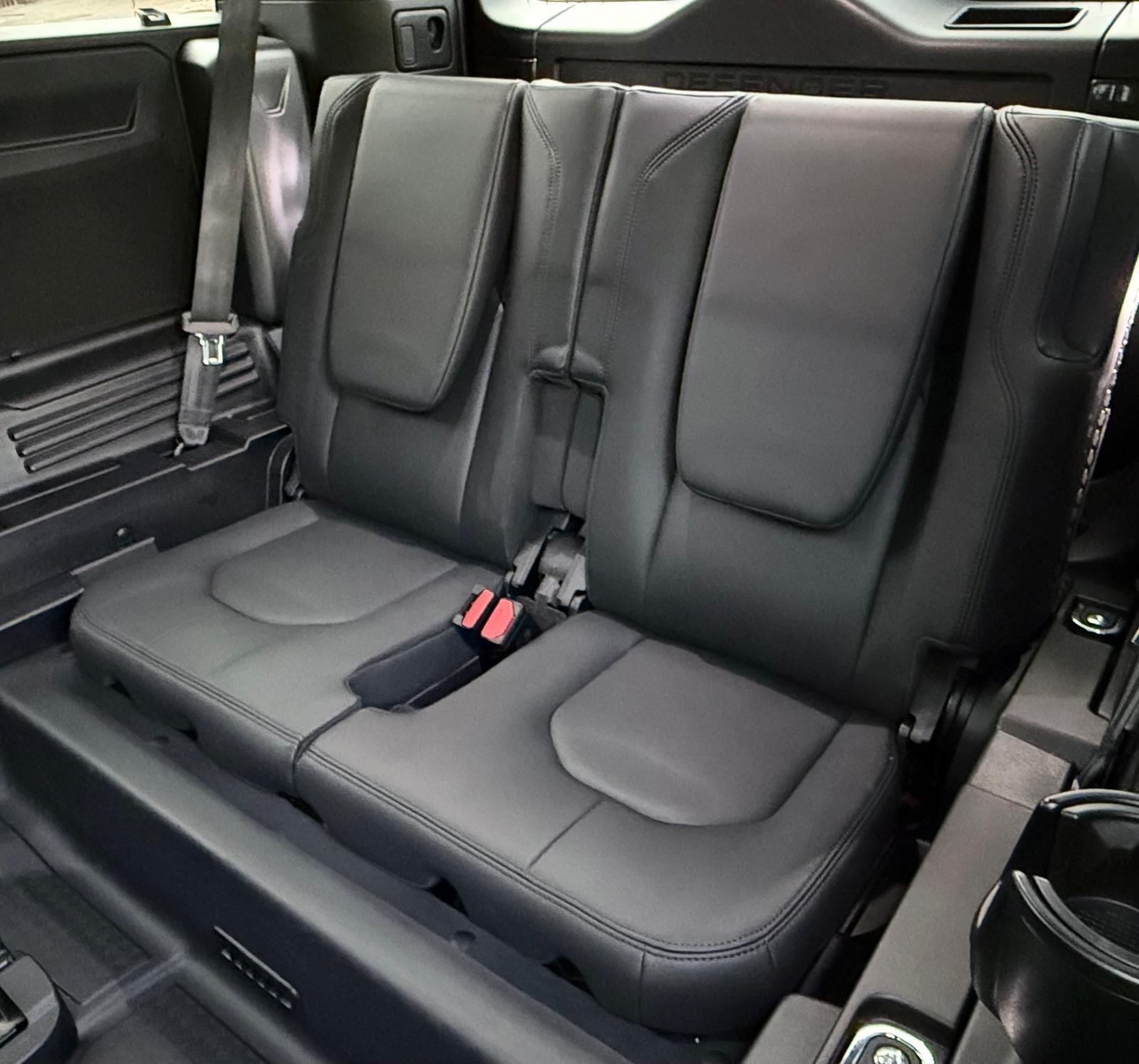 Land Rover Defender view 29