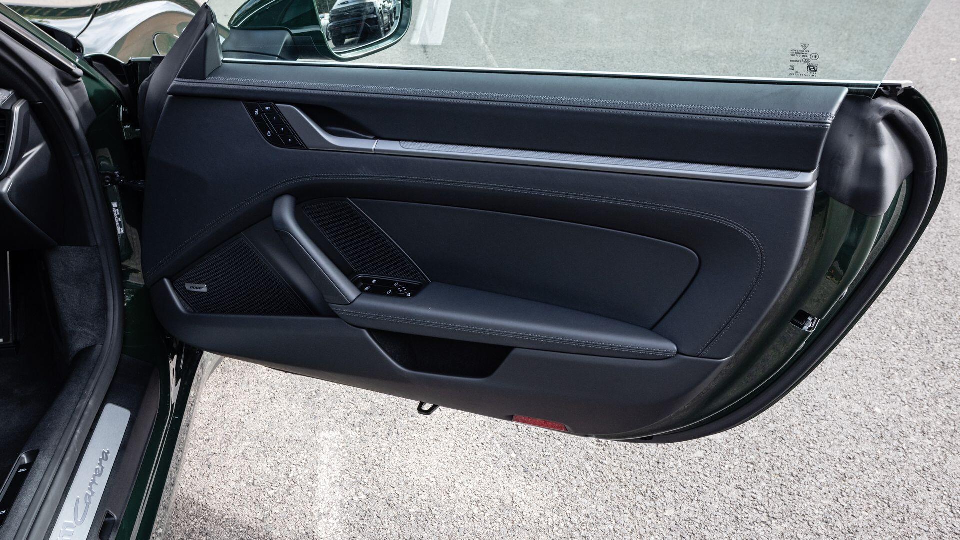Porsche 911 view 22