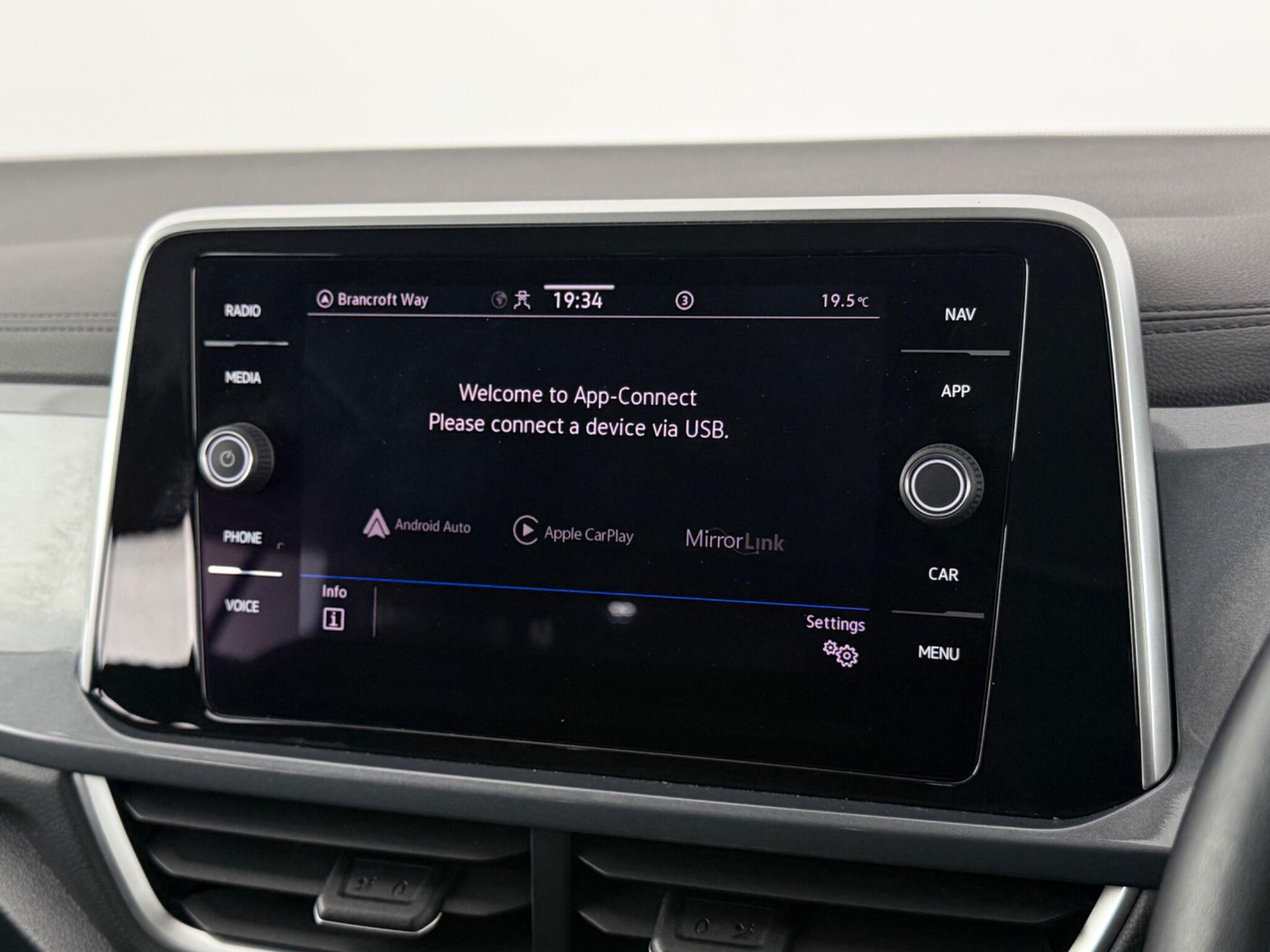 Volkswagen T-Roc view 25