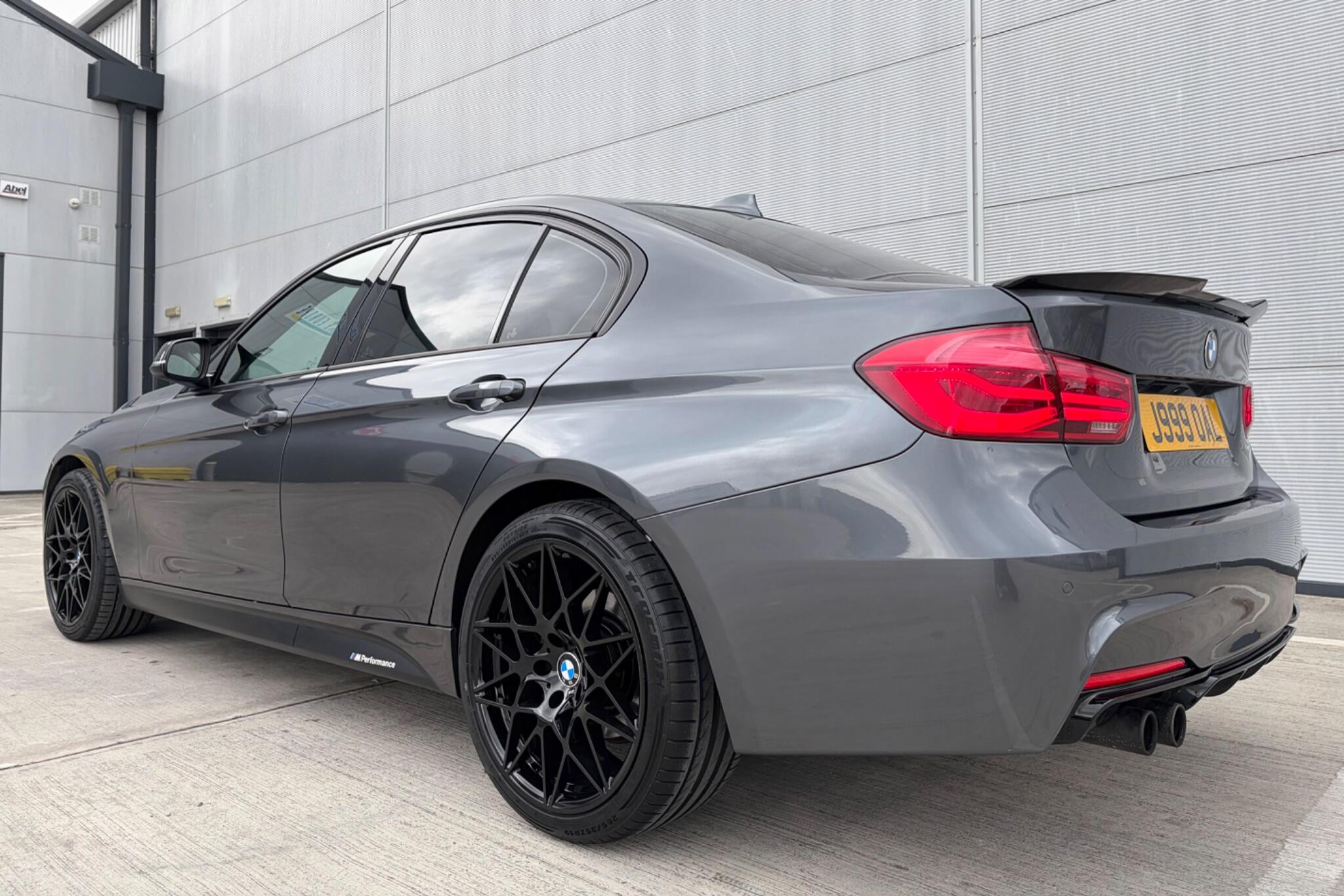 BMW 3 Series view 10