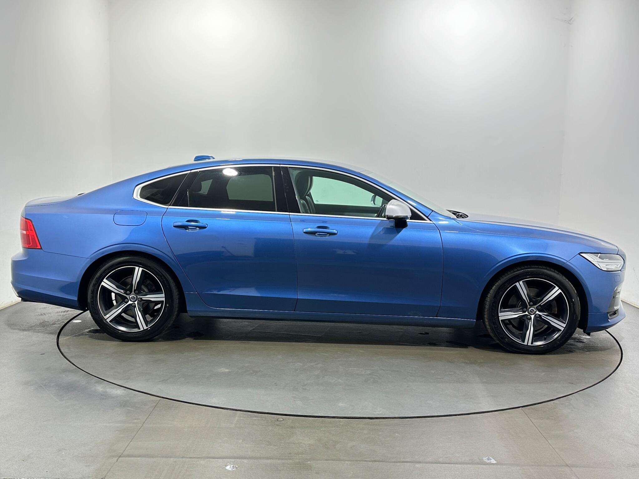 Volvo S90 view 9