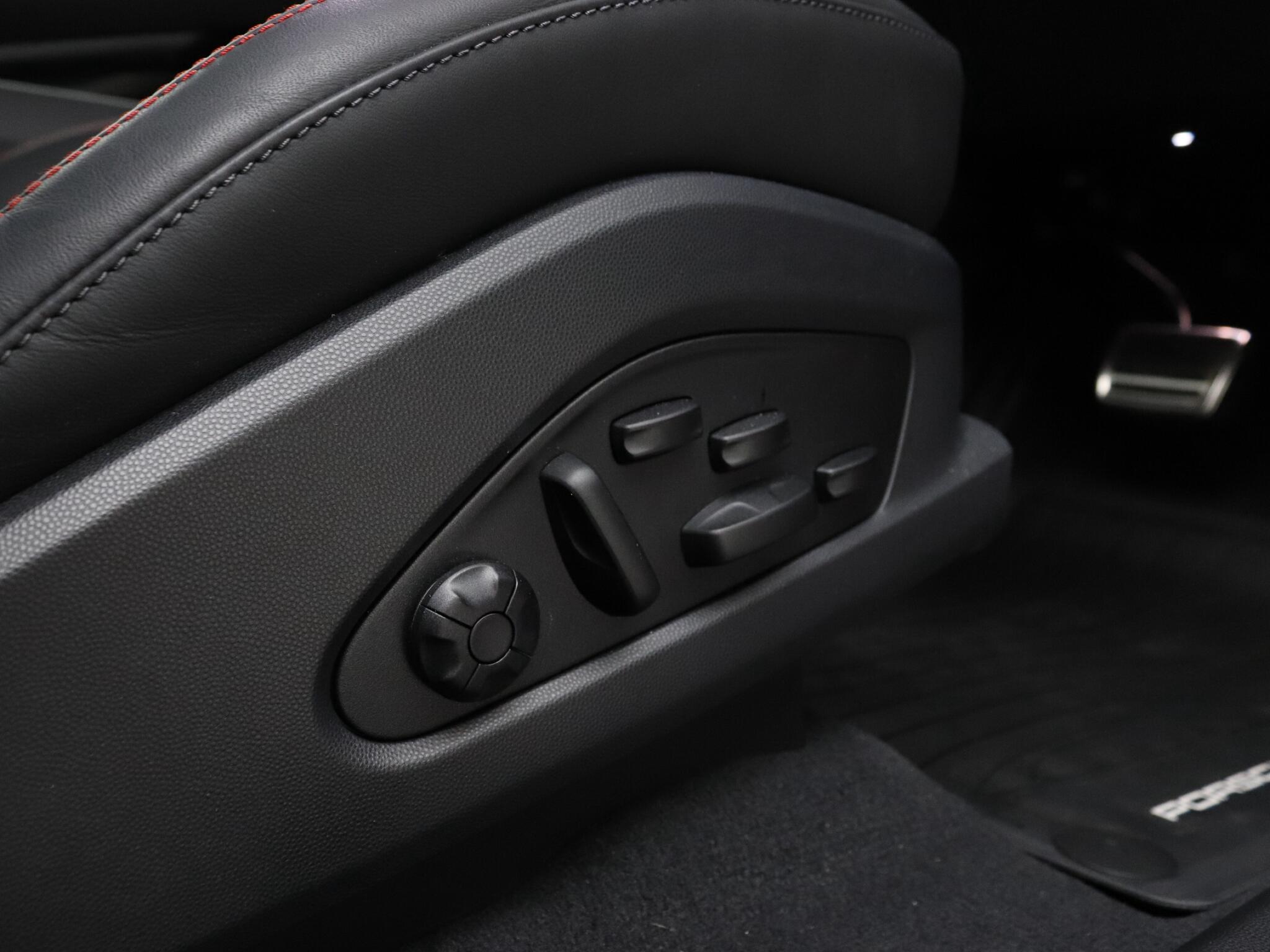 Porsche Macan view 31