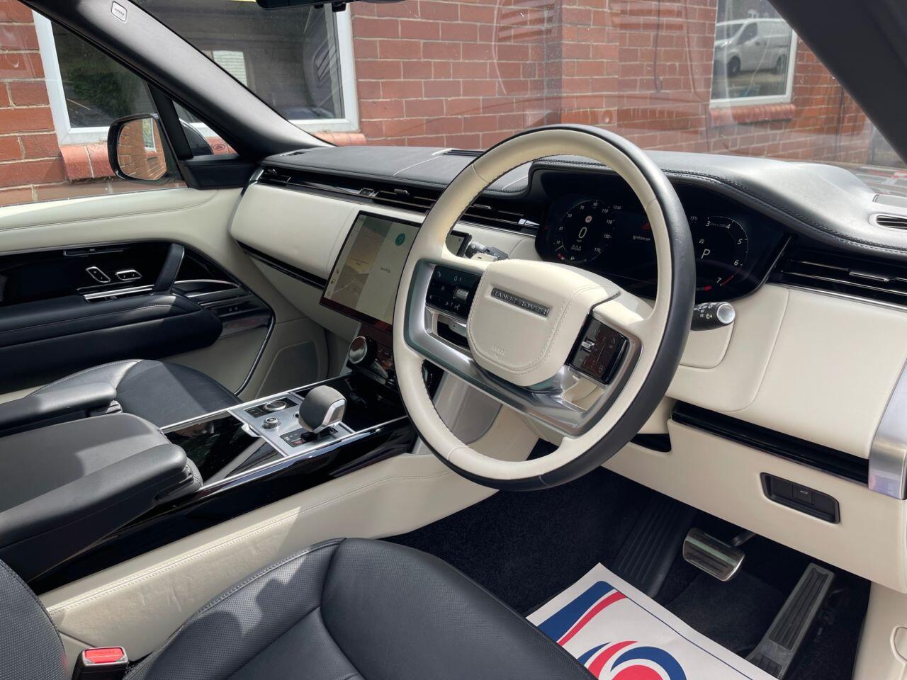 Land Rover Range Rover view 3