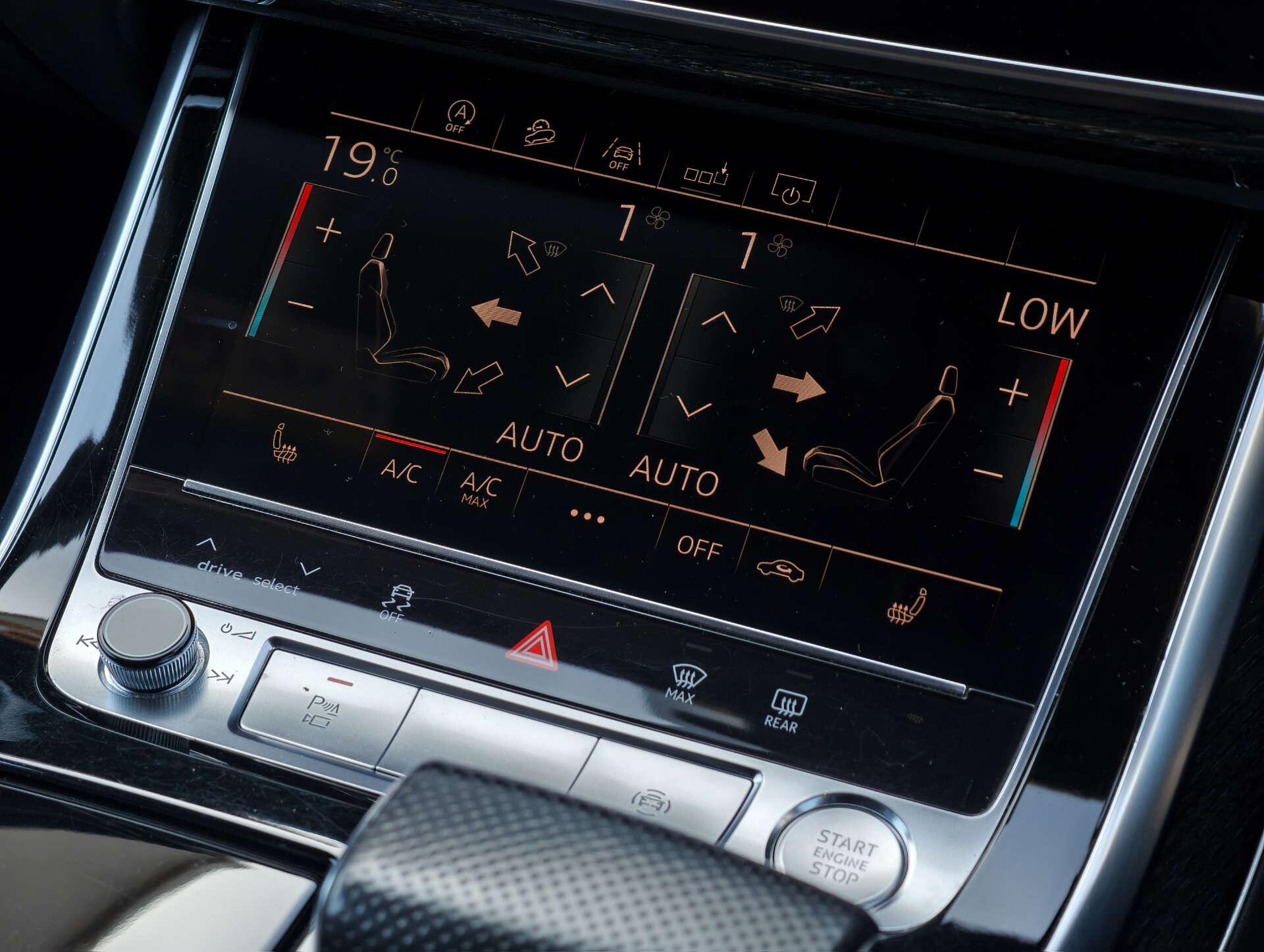 Audi Q8 view 43