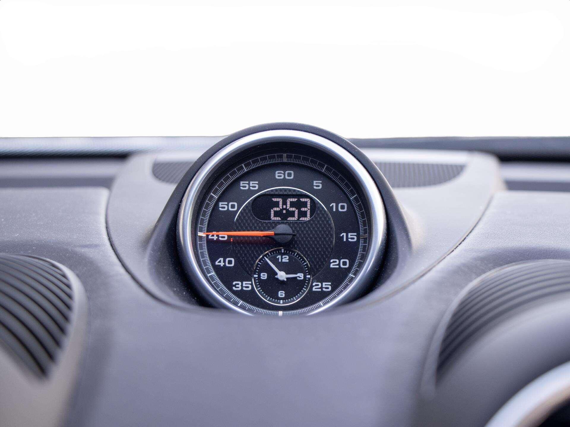 Porsche Cayman view 16