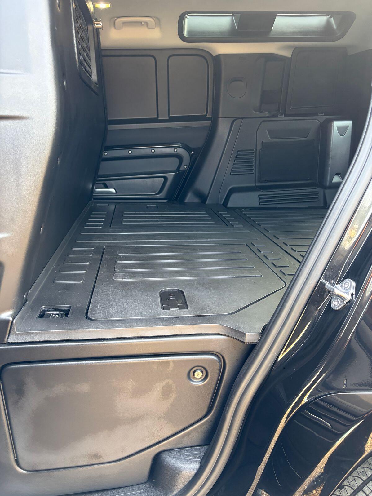 Land Rover Defender view 26