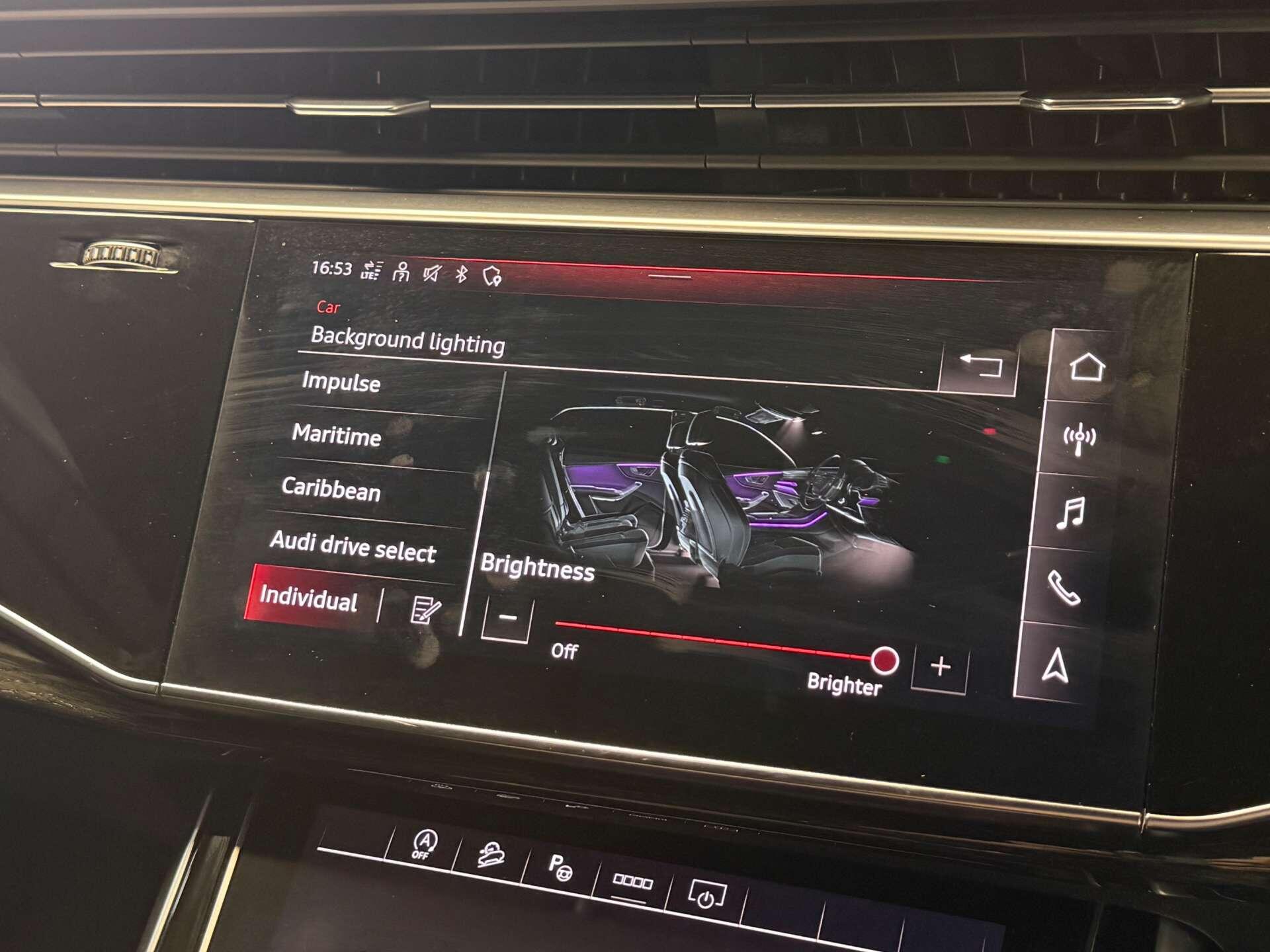 Audi Q8 view 48