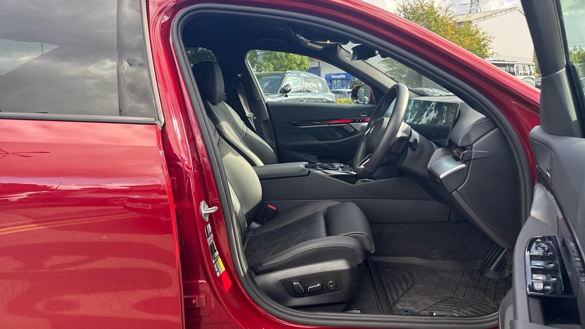 BMW i5 view 11