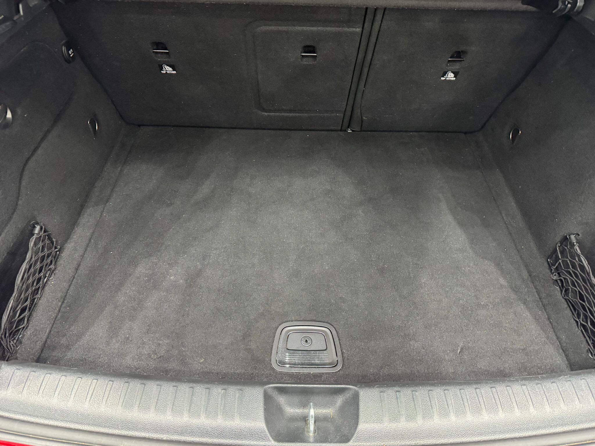 Mercedes-Benz Gla view 54