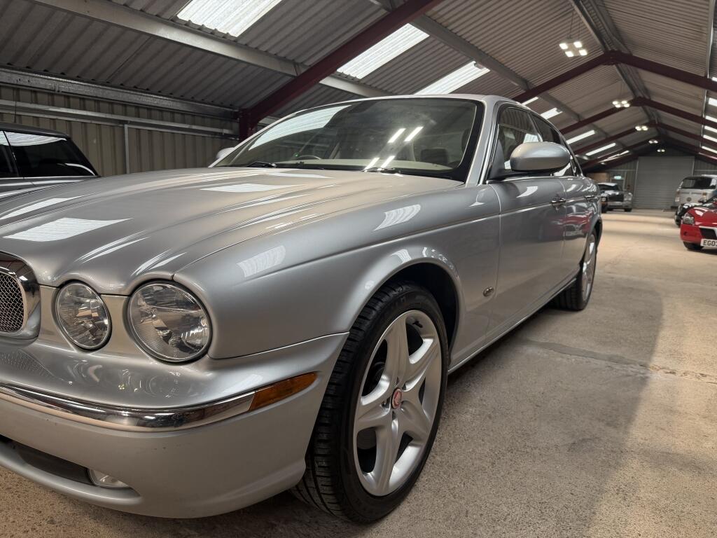 Jaguar XJ view 12