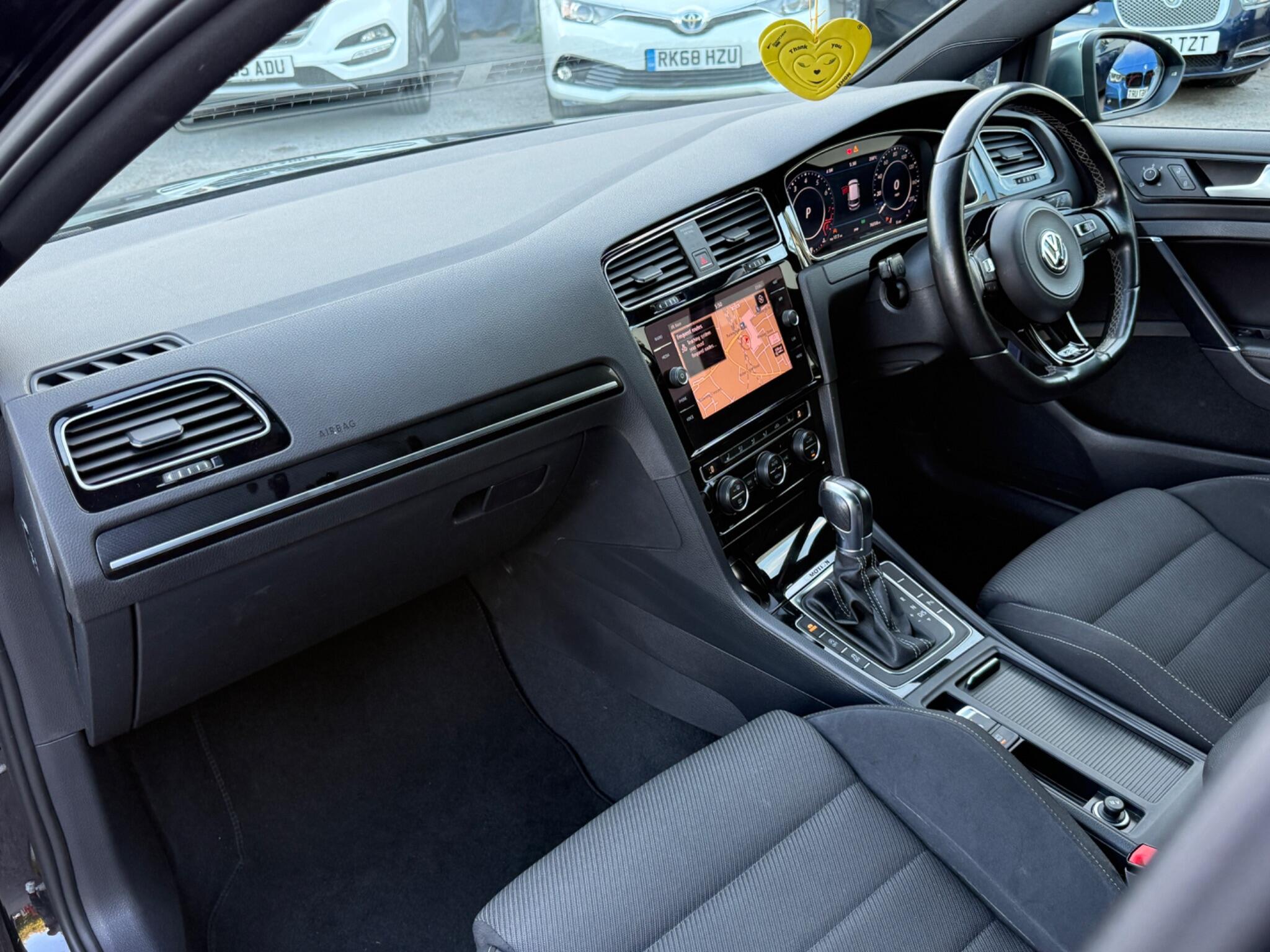 Volkswagen Golf - Image 42