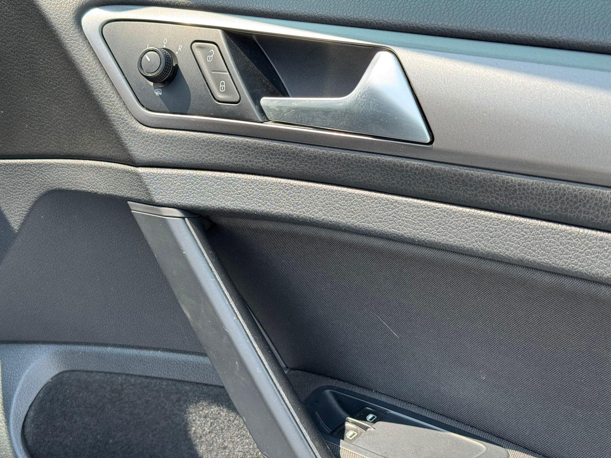 2013 Volkswagen Golf image 11