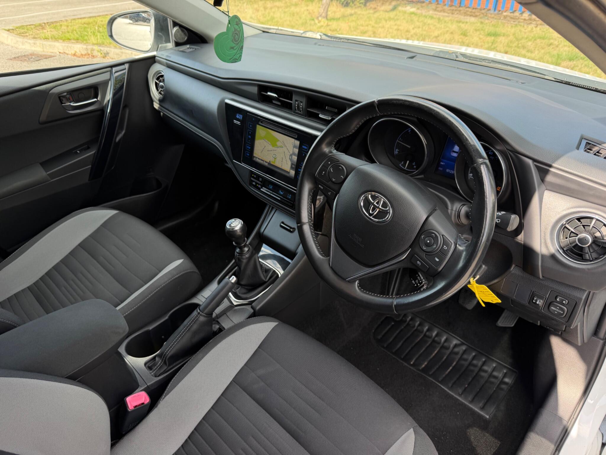 Toyota Auris view 11