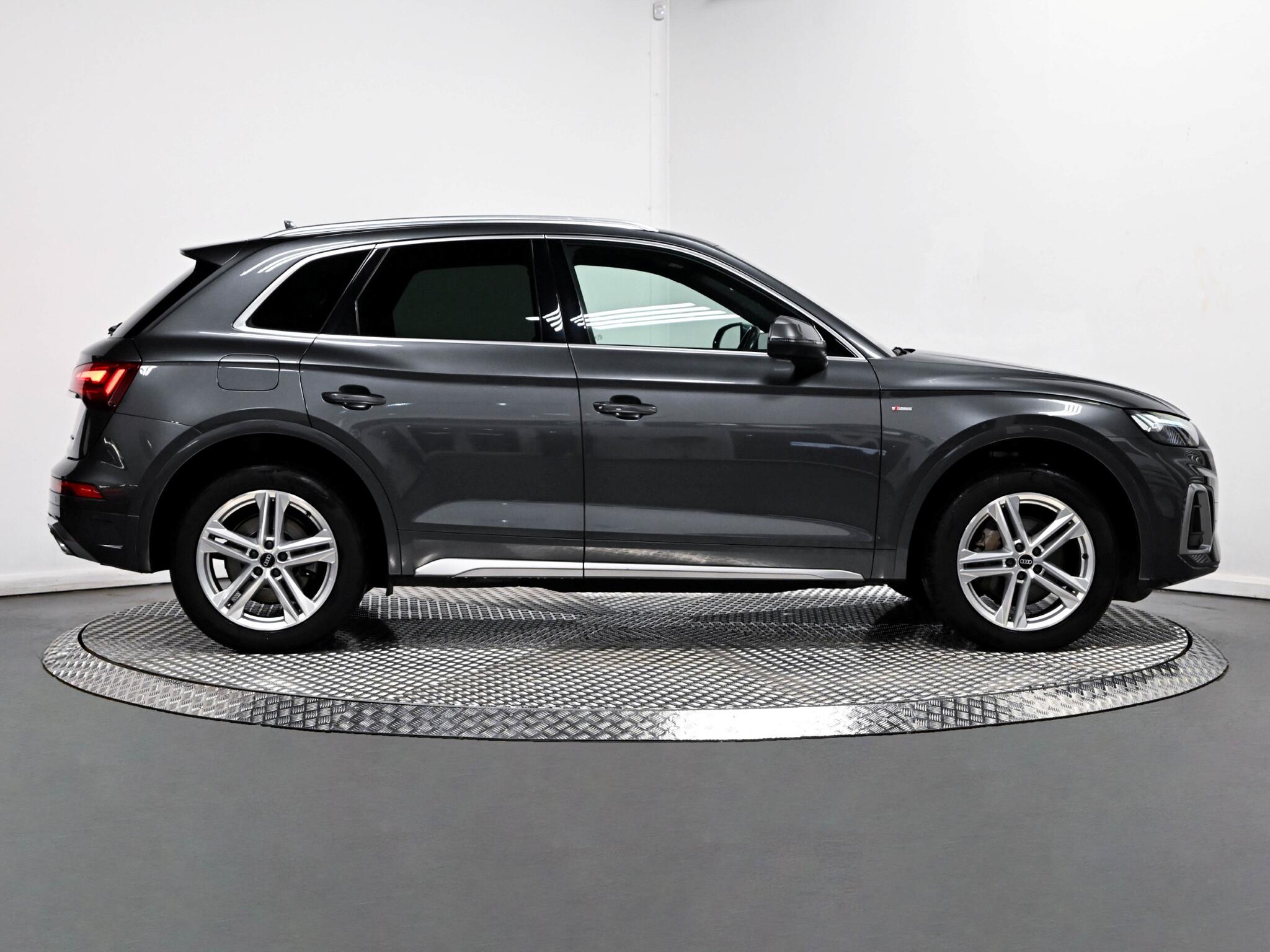 Audi Q5 view 22