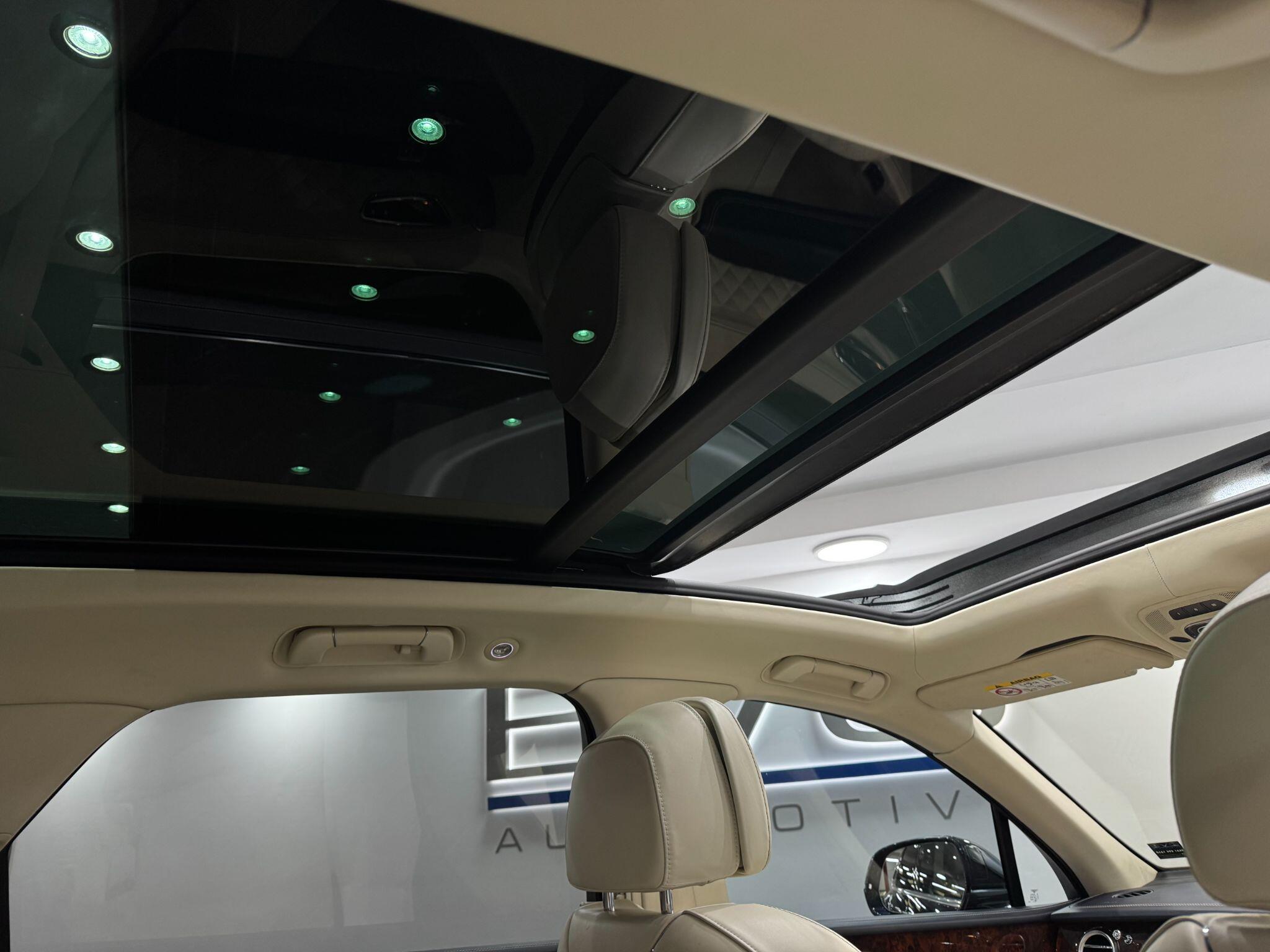Bentley Bentayga view 65