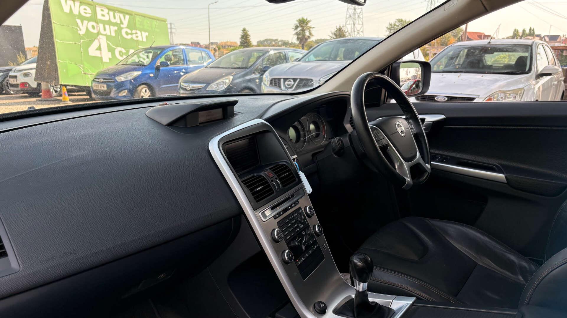Volvo XC60 view 14