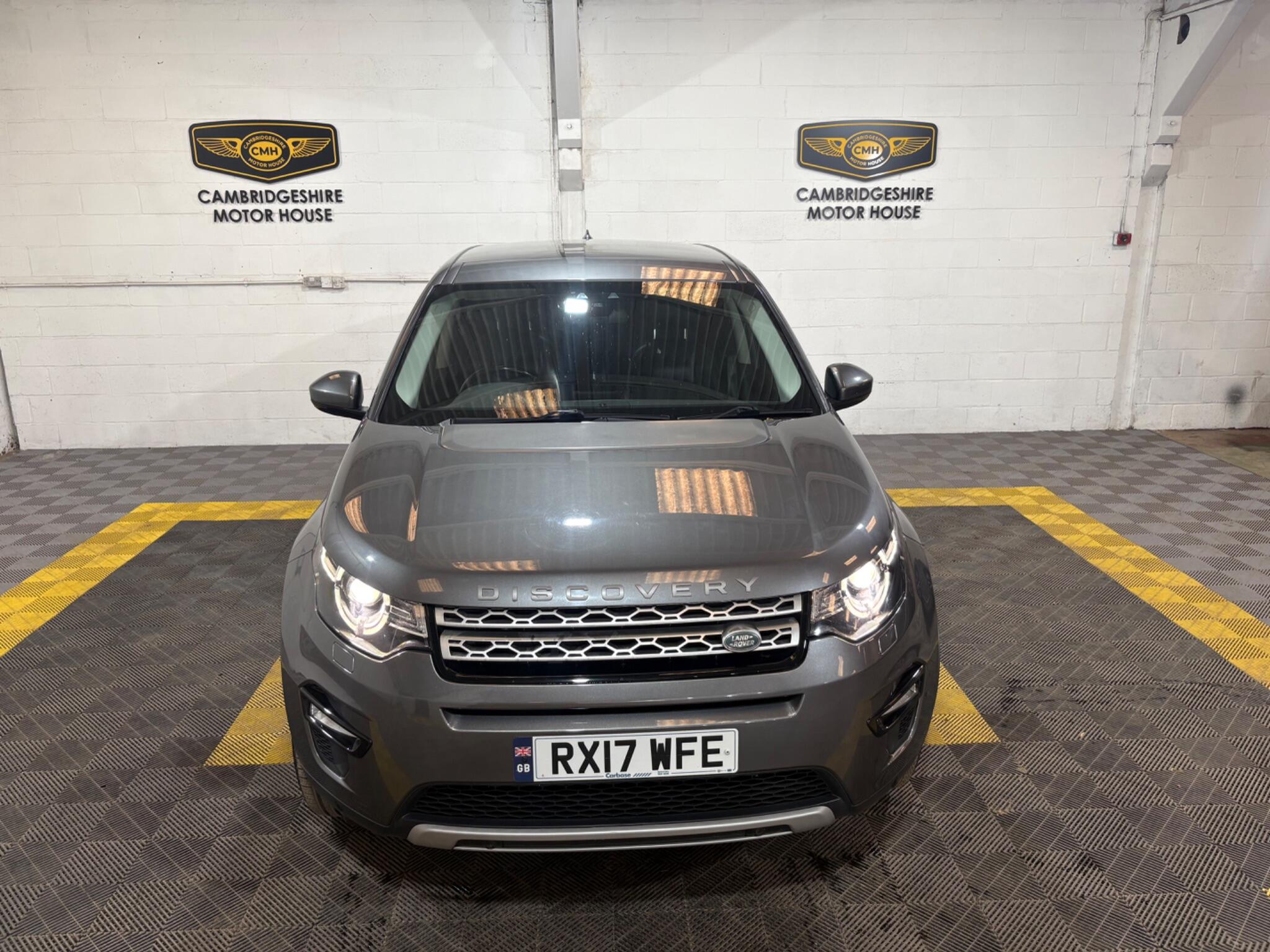 Land Rover Discovery Sport view 2