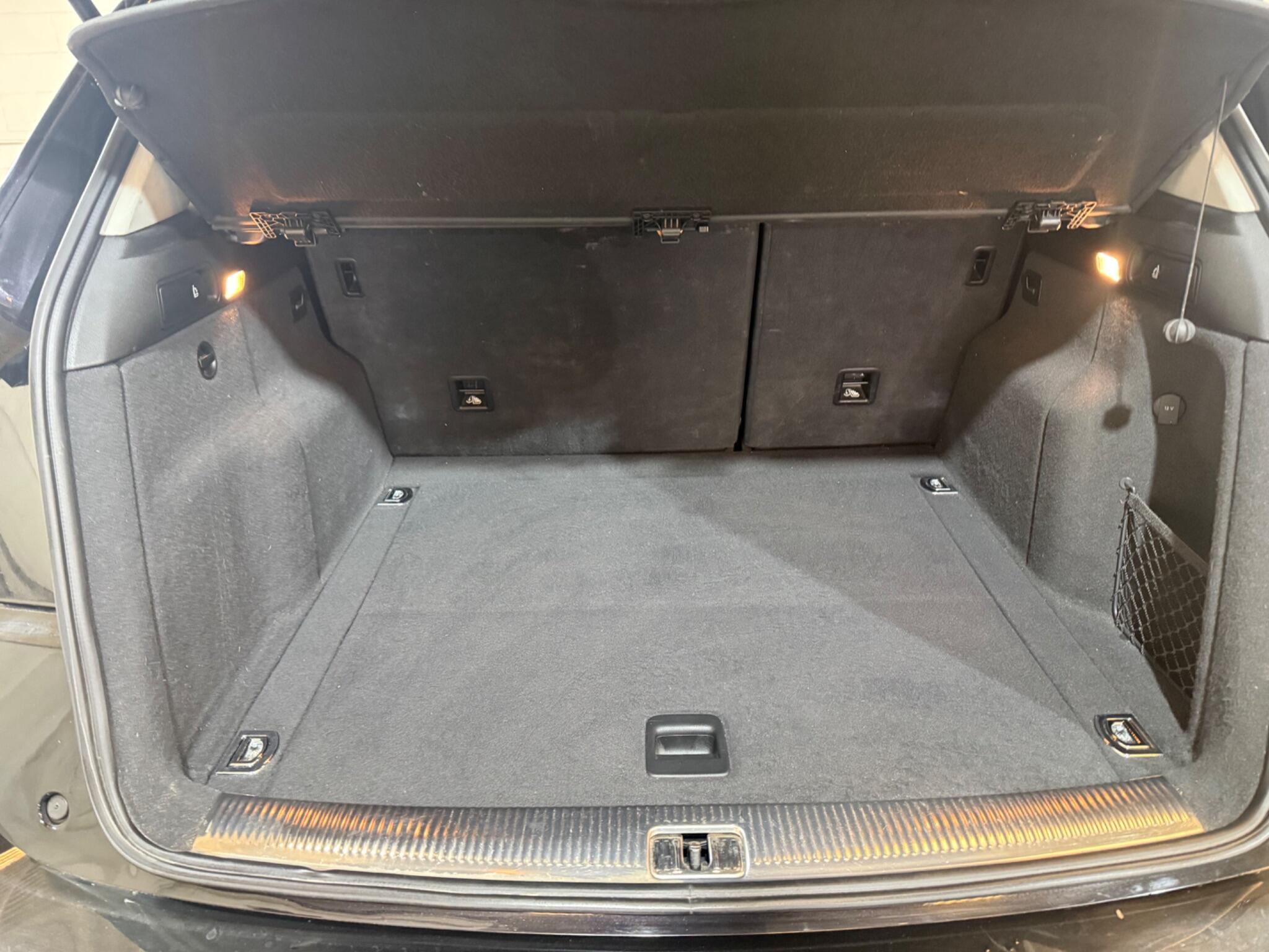 Audi SQ5 view 9