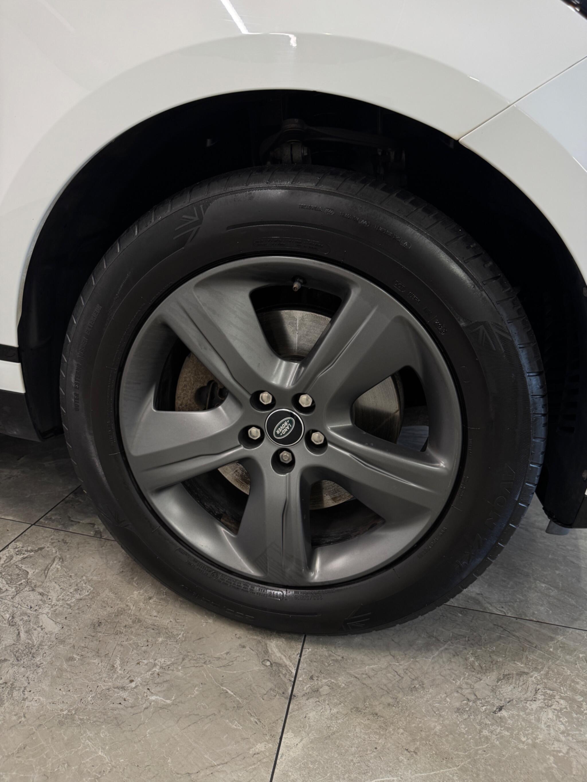 Land Rover Range Rover Velar view 28