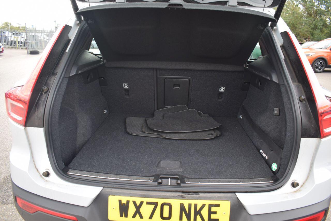 Volvo XC40 view 23