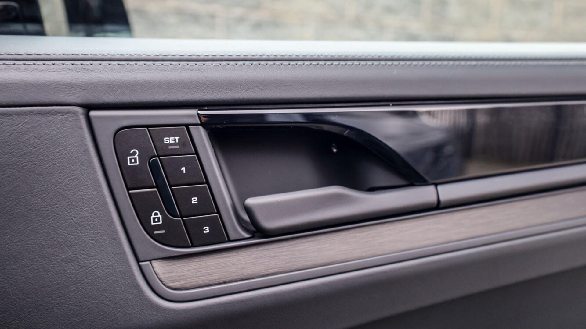 Porsche Cayenne view 26