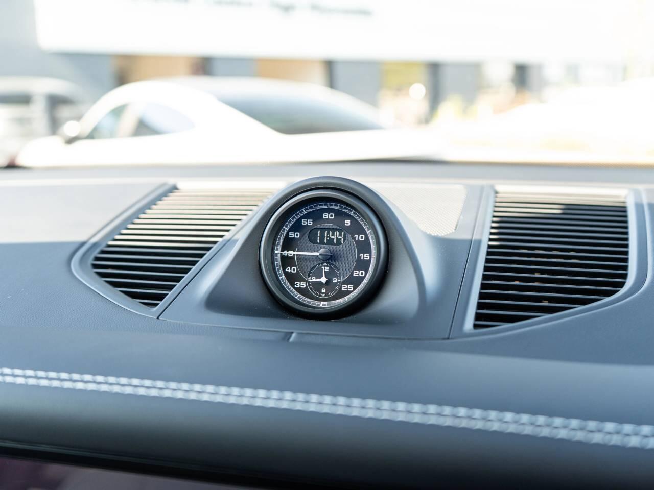 Porsche Macan view 50