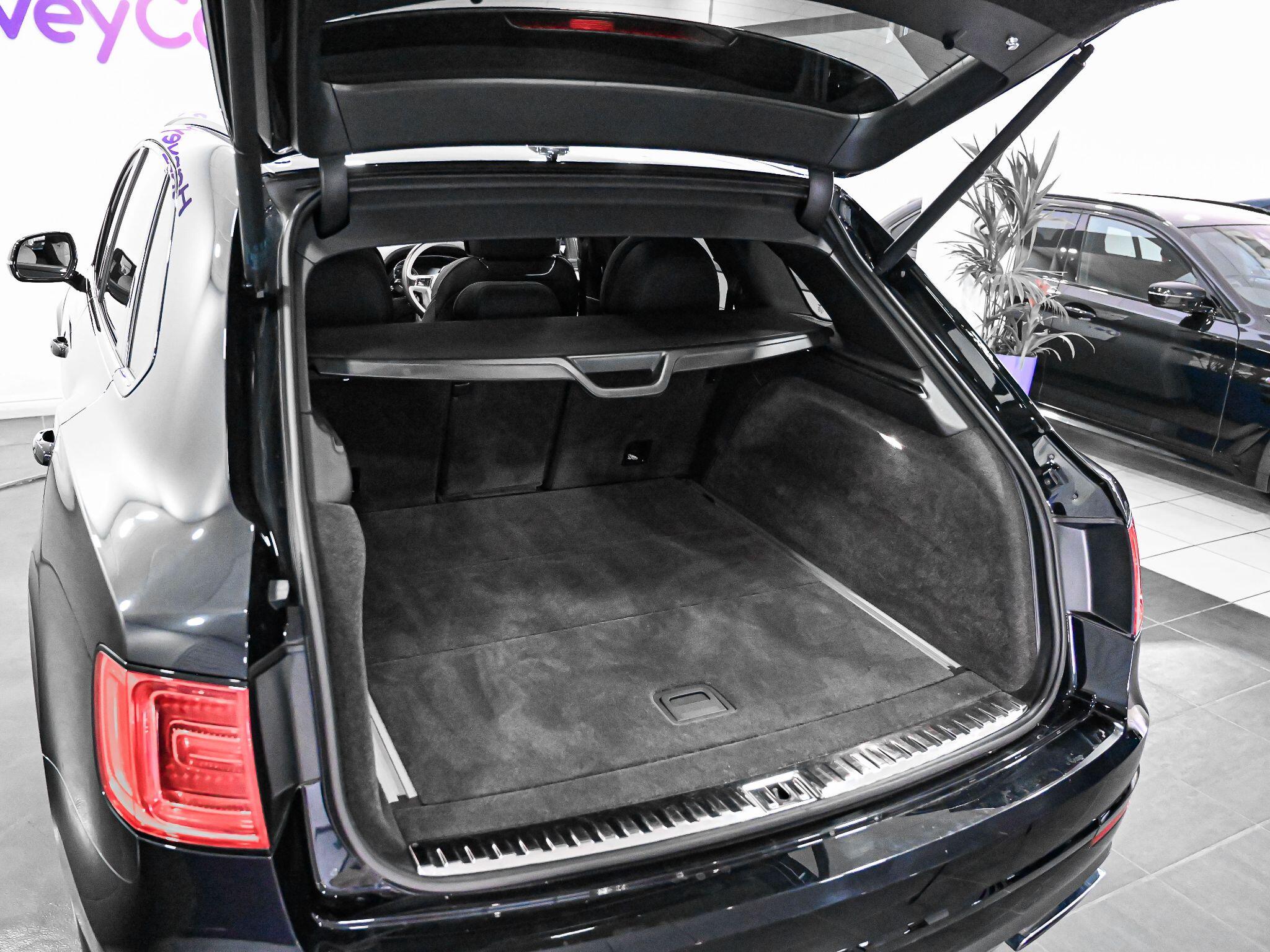Bentley Bentayga view 47