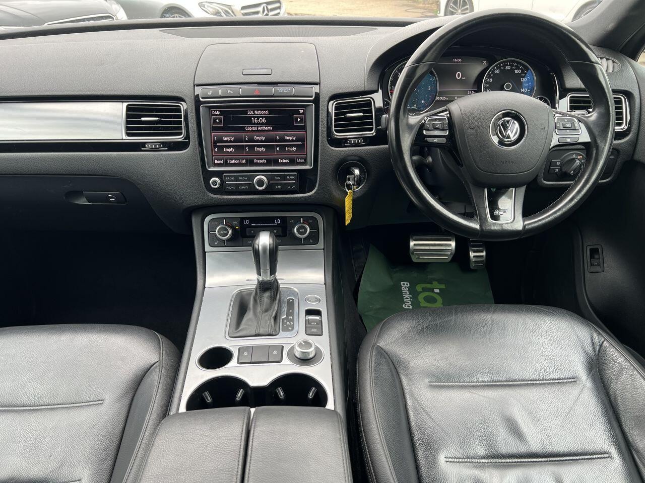Volkswagen Touareg view 28
