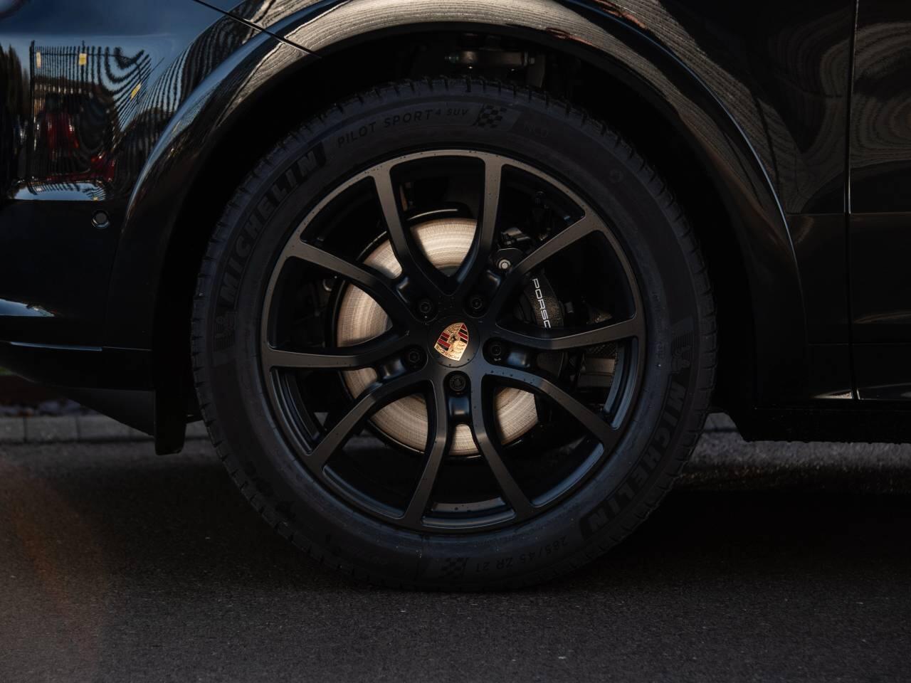 Porsche Cayenne view 13