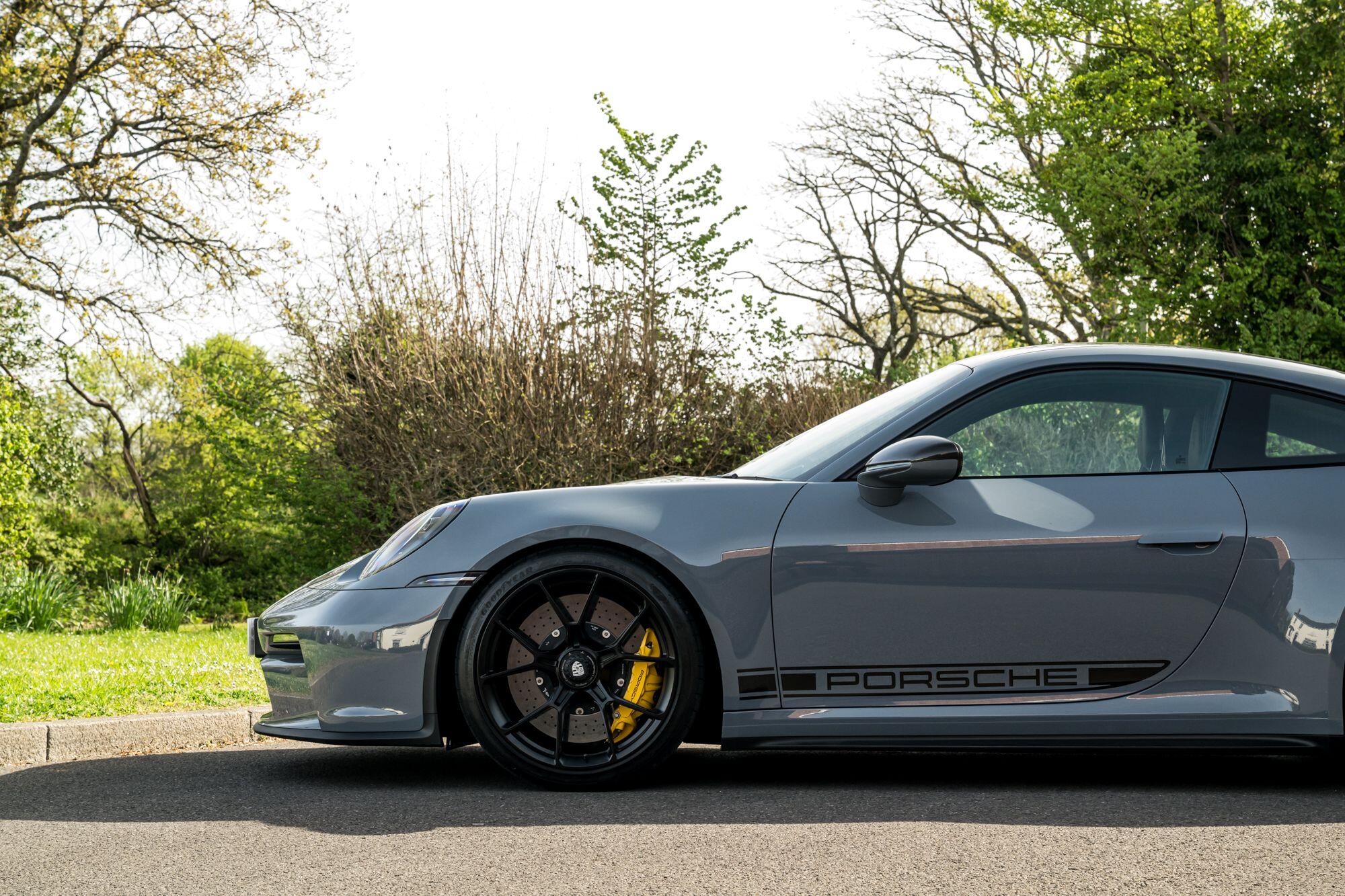 Porsche 911 view 33