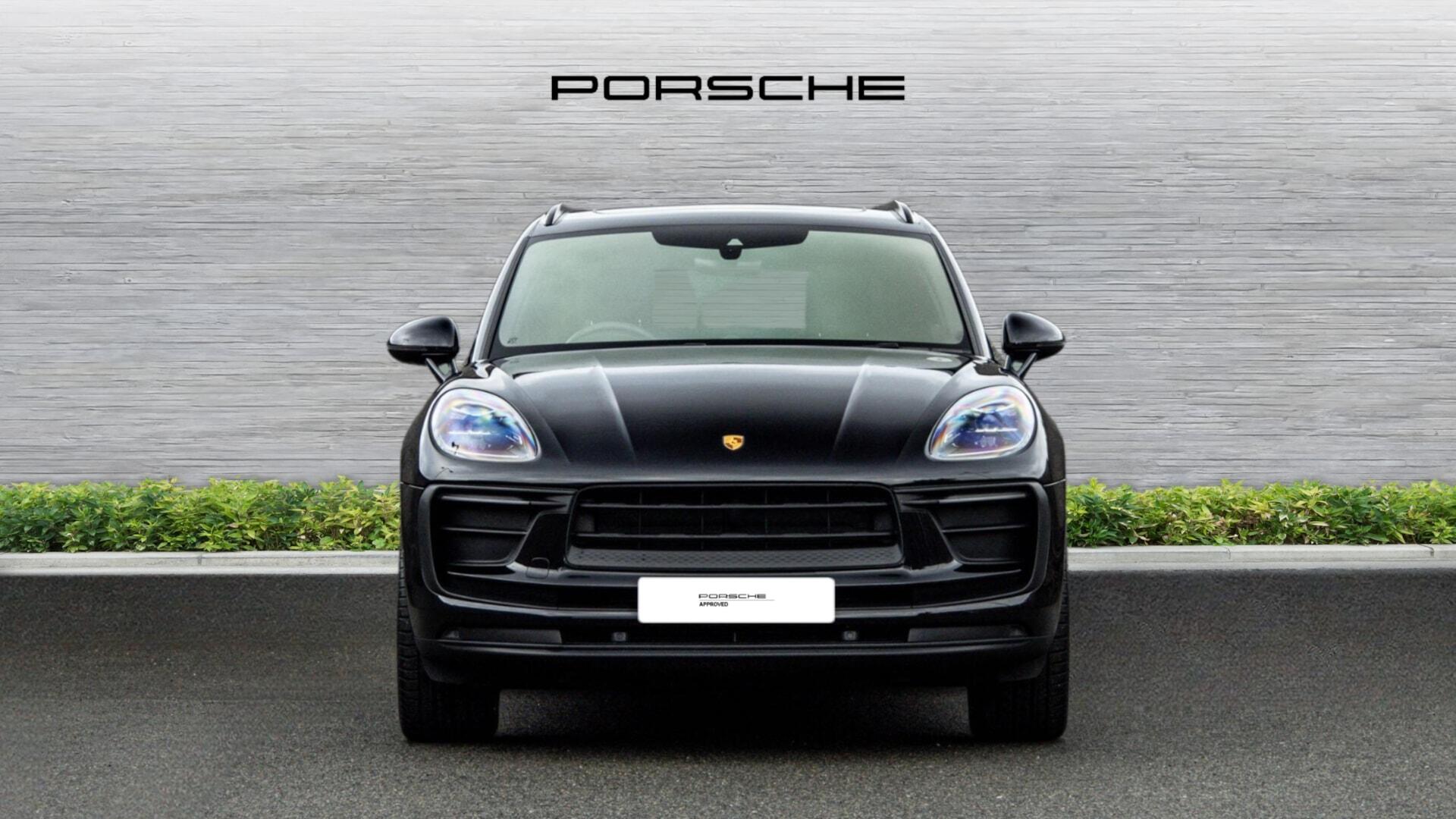 Porsche Macan view 8