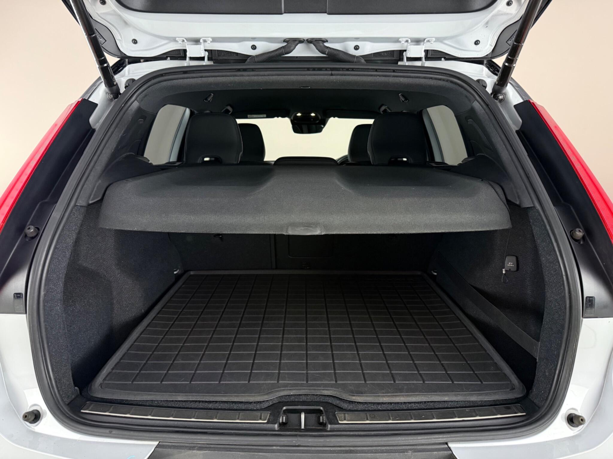 Volvo XC40 view 10