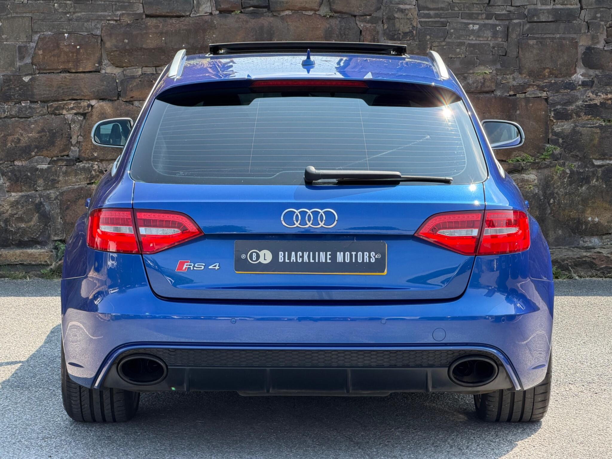 Audi RS4 view 6