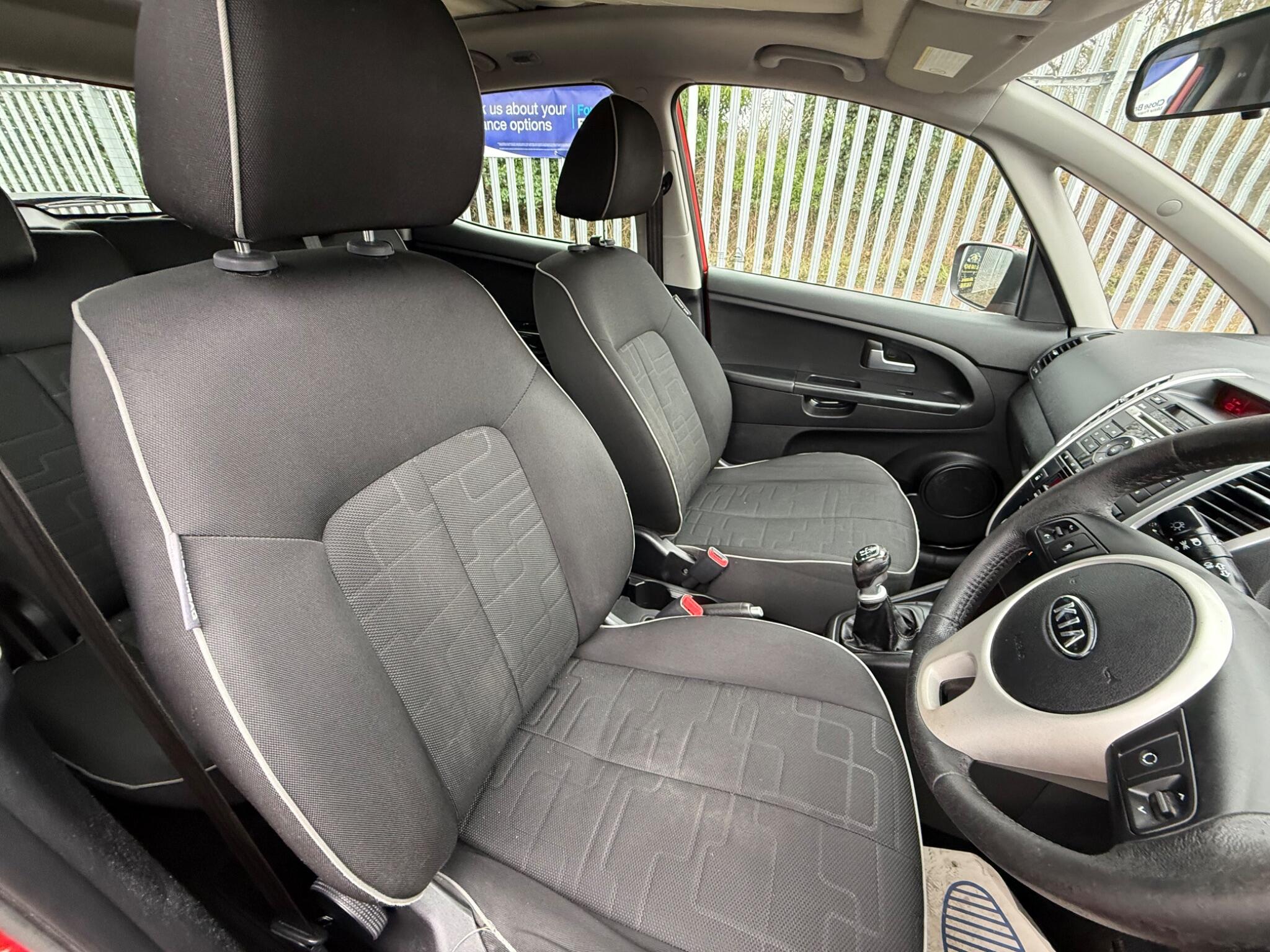 2010 Kia Venga image 11