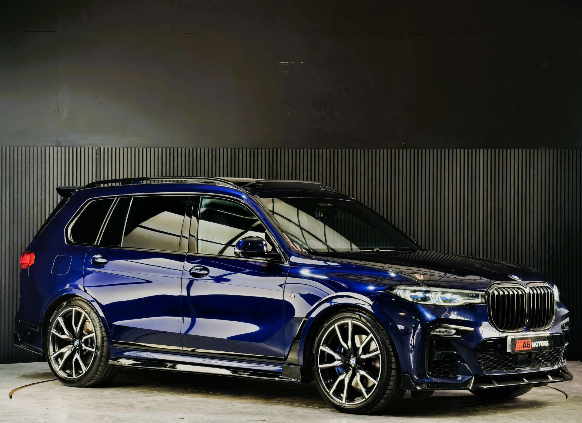 BMW X7 view 8