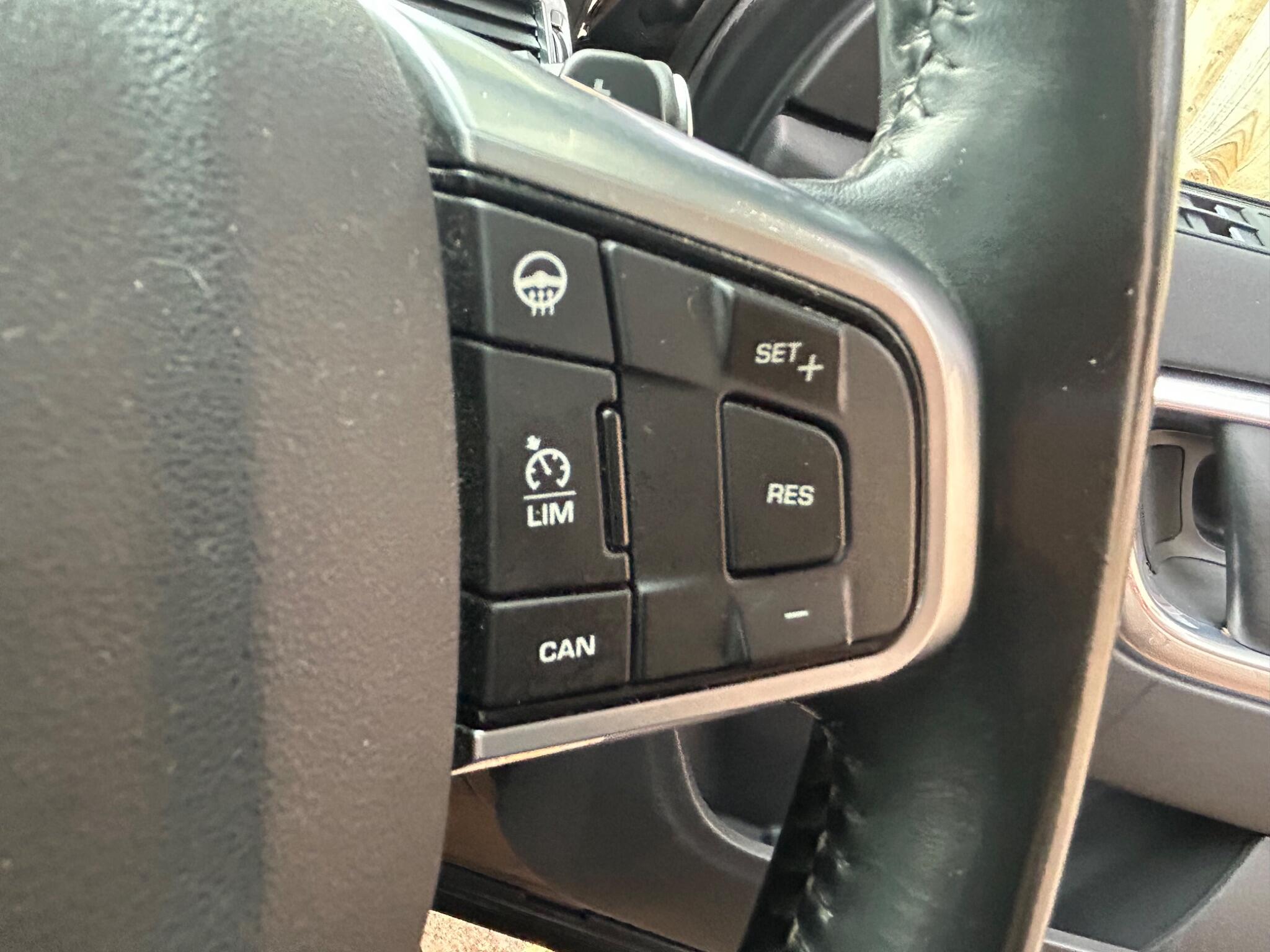 Land Rover Discovery Sport view 24